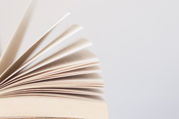 乒乓球球在对面可以触桌几次