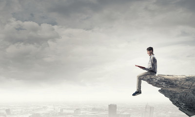 乒乓球球在对面可以触桌几次